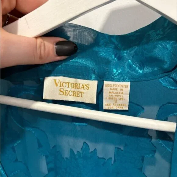 ⭐️ Vintage Victoria Secret- Robe & Cami Set - Small - Picture 6 of 11